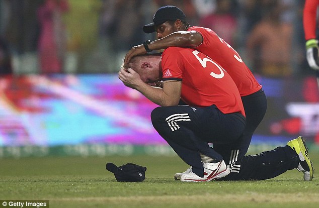 32CE894700000578-3522449-Stokes_is_consoled_by_Chris_Jordan_as_he_appears_to_cry_after_En-a-2_1459773964367